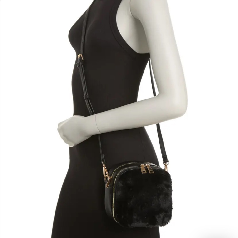 NWT Urban Expressions black faux fur crossbody bag - Picture 3 of 4